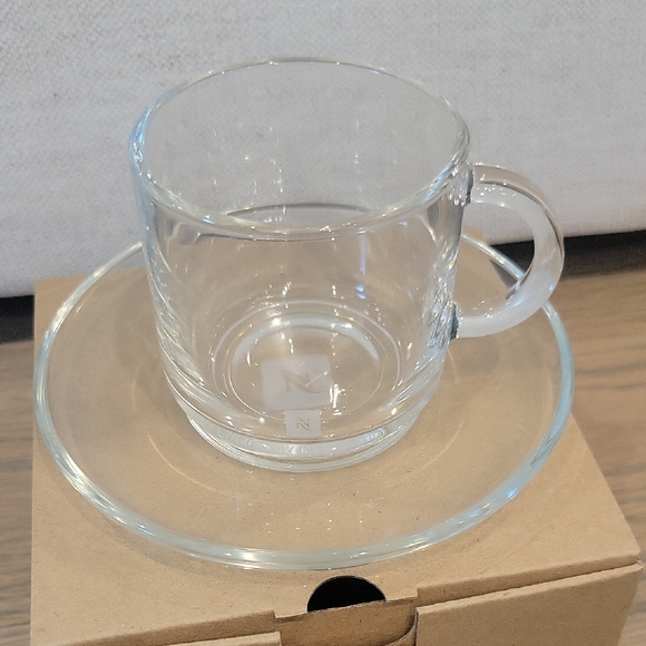 One Nespresso Vertuo Lungo Cup with Saucer - Picture 2 of 4